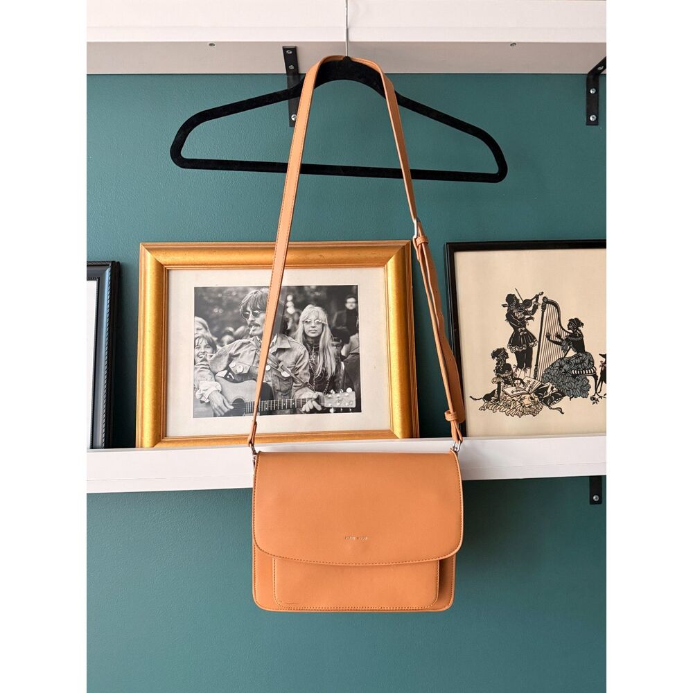 PIXIE MOOD Zoe Vegan Crossbody Purse in Honey